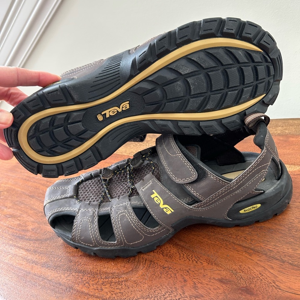 TEVA brand new Mens 11 sandals